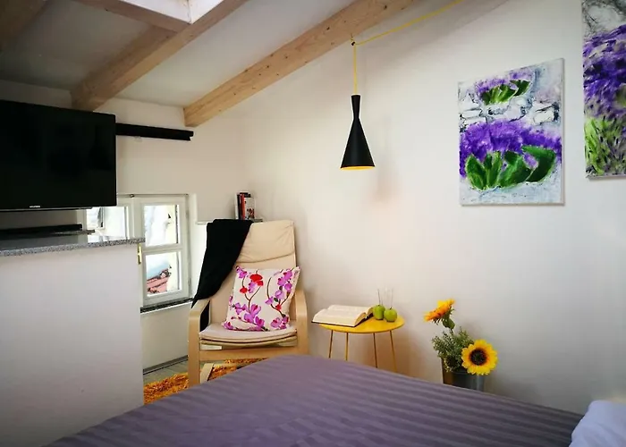 Cres Art Studio Kuning Apartment