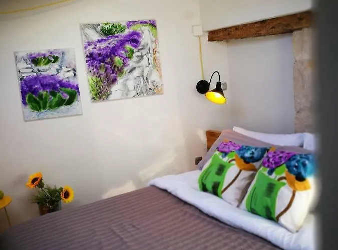 Cres Art Studio Kuning Apartment