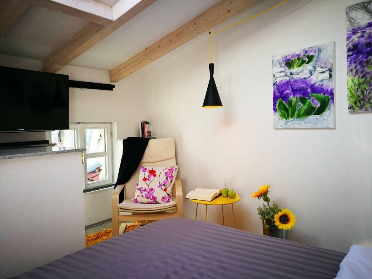 Art Kuning Apartment