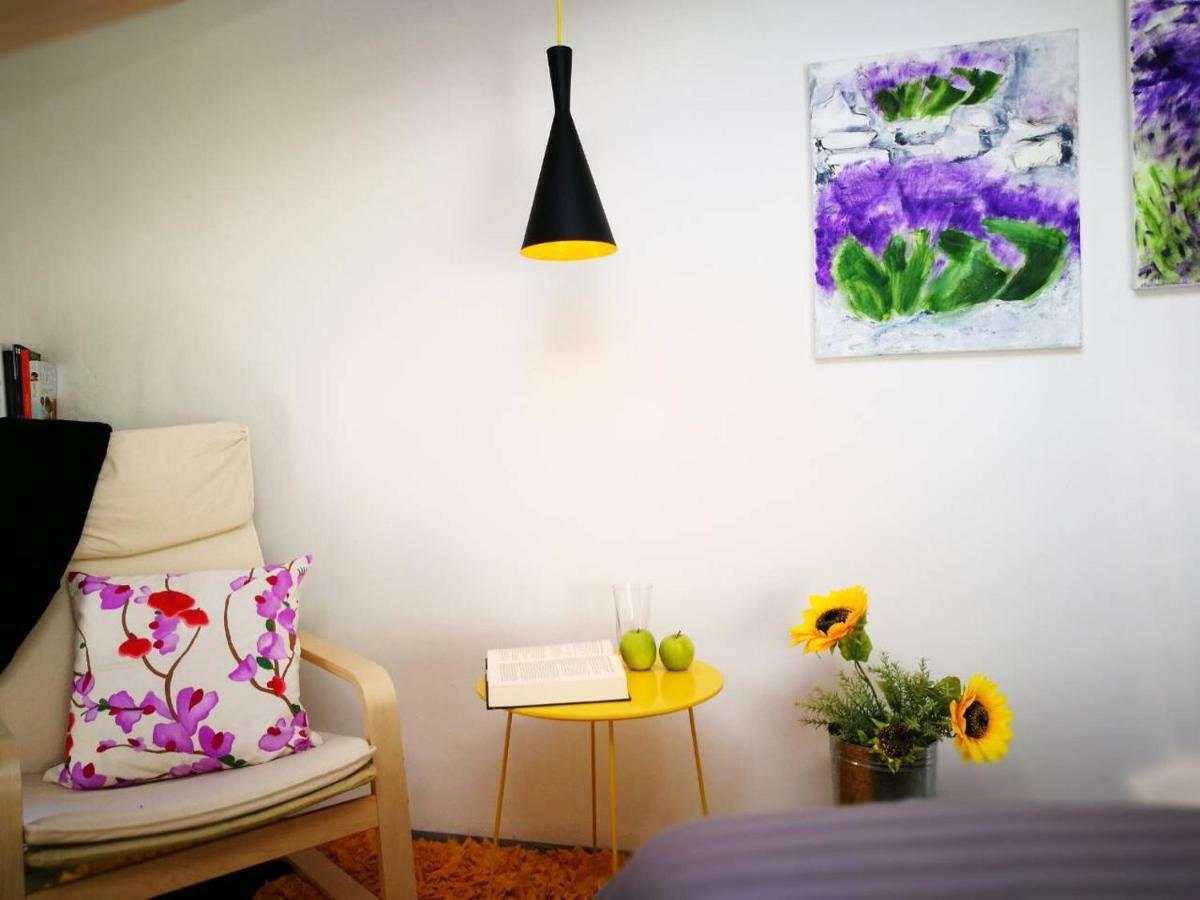 Apartment Art Kuning